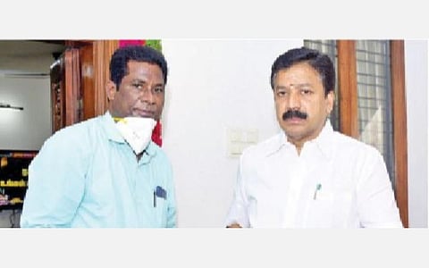 பொங்கலன்று அமைச்சர் சி.வி.சண்முகம் முன்னிலையில் அதிமுகவில் இணைந்த மருத்துவர் முத்தையன்.