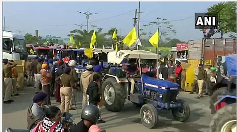 வேளாண் சட்டங்களுக்கு எதிராக சண்டிகரில் விவசாயிகள் இன்று டிராக்டர் பேரணி நடத்திய காட்சி: படம் | ஏஎன்ஐ.
