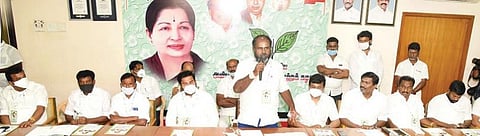சென்னையில் நடந்த அம்மா பேரவை மாவட்ட நிர்வாகிகள் ஆலோசனைக் கூட்டத்தில் பேசினார் அமைச்சர் ஆர்.பி. உதயகுமார்.