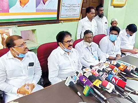 திருநெல்வேலியில் செய்தியாளர்களிடம் பேசிய காங்கிரஸ் எம்.பி. திருநாவுக்கரசர். படம்: மு.லெட்சுமி அருண்