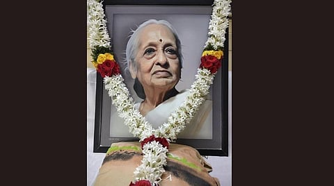 நெட்டிசன் நோட்ஸ்: மருத்துவர் சாந்தா மறைவு - புற்று நோய் பாதித்த பல ஏழைகளின் அன்பின் அடையாறு