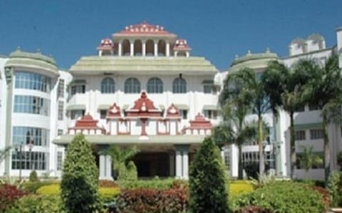 ஊழல் அதிகாரிகளுக்கு தூக்கு தண்டனை: சட்டத்திருத்தம் கோரி அரசிடம் மனு கொடுக்க உயர் நீதிமன்றம் அறிவுரை