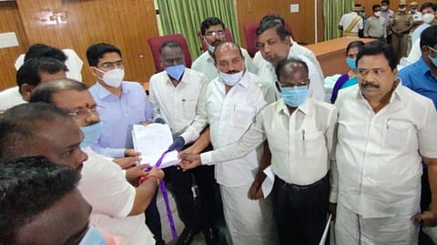நெல்லை மாவட்டத்தில் மொத்த வாக்காளர்கள் 13,53,159: இறுதி வாக்காளர் பட்டியல் வெளியீடு