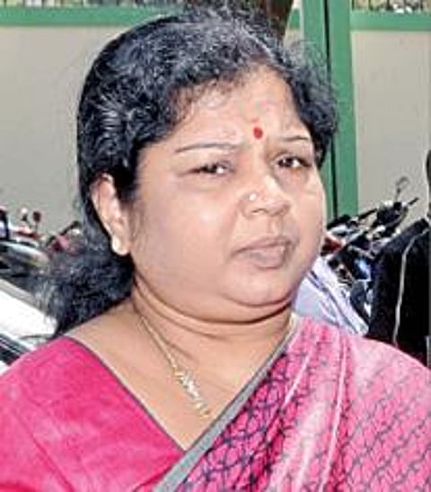 சசிகலாவுடன் இருந்த இளவரசிக்கும் கரோனா: பெங்களூரு விக்டோரியா மருத்துவமனையில் அனுமதி