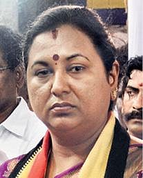 கூட்டணி குறித்து முடிவெடுப்பதில் அதிமுக தாமதம்: தேமுதிக பொருளாளர் பிரேமலதா விஜயகாந்த் குற்றச்சாட்டு