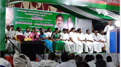 எம்ஜிஆர் பிறந்த நாள் பொதுக்கூட்டத்தில் பேசிய முன்னாள் அமைச்சர் அ.அன்வர்ராஜா.
