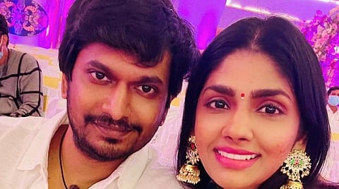 இயக்குநர் தேசிங் பெரியசாமியைக் கரம் பிடிக்கும் நிரஞ்சனி அகத்தியன்