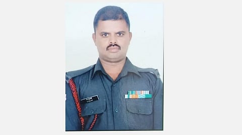 வீர மரணம் அடைந்த ராணுவ வீரர் பழனி.