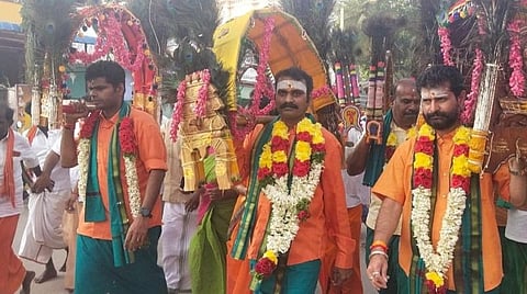 பழனி தைப்பூசத் திருவிழாவில் காவடி எடுத்து வழிபட்ட எல்.முருகன், சி.டி.ரவி, அண்ணாமலை.