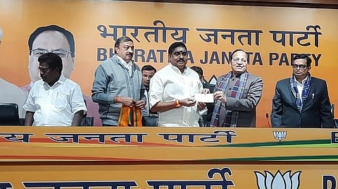 பாஜக தேசிய பொதுச் செயலர் அருண் சிங் முன்னிலையில் அக்கட்சியில் இணைந்தார் நமச்சிவாயம்.