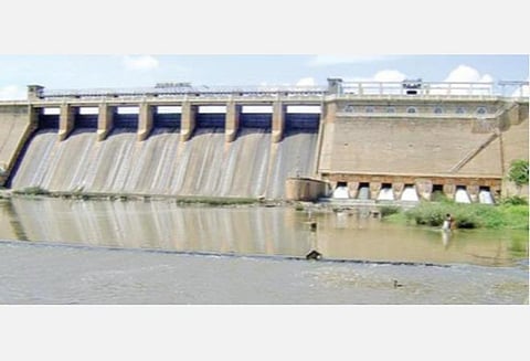 வைகை அணை பயன்பாட்டுக்கு வந்து 61 ஆண்டுகள் நிறைவு: தூர்வாராததால் மணல் திட்டுகளால் குறையும் நீர் இருப்பு