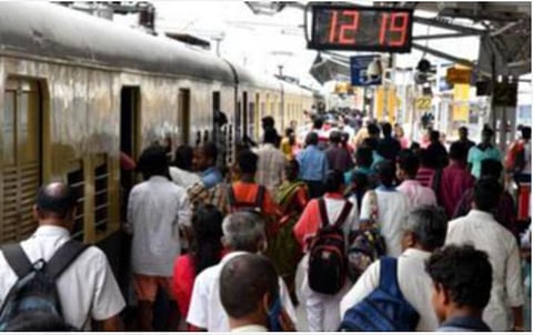 சென்னை மின்சார ரயில்களில் சீசன் டிக்கெட்டுகள் மீண்டும் வழங்கப்படுமா?- லட்சக்கணக்கான பயணிகள் எதிர்பார்ப்பு