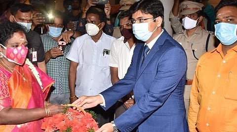 கரோனா தடுப்பூசியை அனைவரும் போட்டுக் கொள்ளவேண்டும்: பழநியில் தெலங்கானா ஆளுநர் தமிழிசை வலியுறுத்தல்