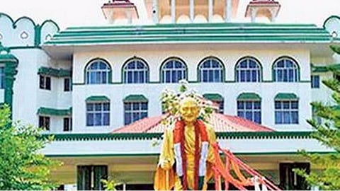 தங்கச்சிமடம் மீனவர் குடும்பத்துக்கு அரசு வழங்கிய காசோலைக்கு பணம் கேட்டு தந்தை வழக்கு: வங்கி நிர்வாகம் பதிலளிக்க உத்தரவு