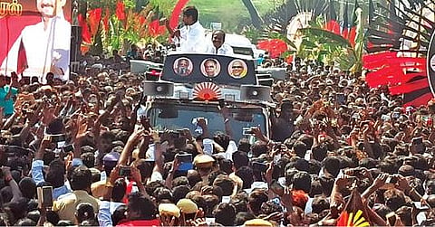 ரிஷிவந்தியத்தில் தேர்தல் பிரச்சாரத்தில் ஈடுபட்டுள்ள திமுக இளைஞரணி செயலாளர் உதயநிதி ஸ்டாலின்.