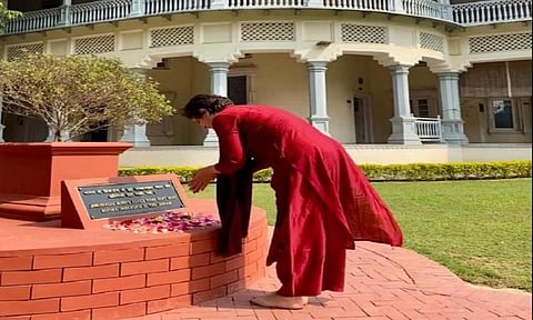 பிரியங்காவின் இந்துத்துவா அரசியல்; 2022 உ.பி. தேர்தலில் முதல்வர் வேட்பாளராக்கத் திட்டமிடும் காங்கிரஸ்