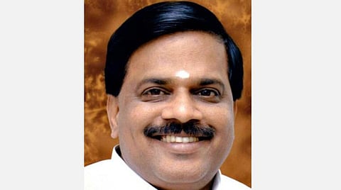தளவாய் சுந்தரம்.