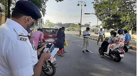80 சதவீத விபத்துக்களை சாலை விதிகளைப் பின்பற்றினாலே தடுக்கலாம்: மதுரை மாநகராட்சி ஆணையர்