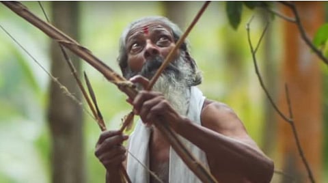 யூடியூப் பகிர்வு: பயணங்களின் காதலன் ஆயுஷ் டிங்கரின் பாரம்பரிய இந்திய வில்வித்தை