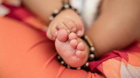 உசிலம்பட்டி அருகே மூச்சுத் திணற வைத்து பெண் சிசு கொலை: பெற்றோர், பாட்டி கைது