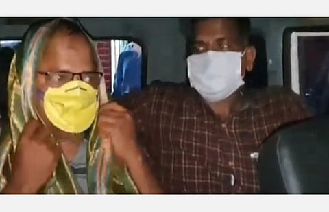கடவுளே வந்தாலும் காரை விடமாட்டேன்; ரூ.5000 லஞ்சம் வாங்கும்போது வசமாக சிக்கிய டிராபிக் எஸ்.ஐ