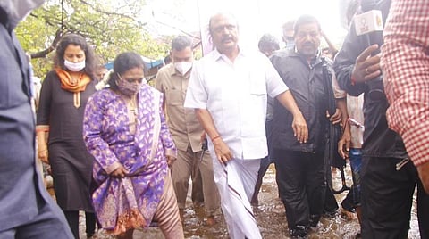 கடும் மழை ஆளுநர், முதல்வர் நேரடியாக களத்தில் ஆய்வு: தாழ்வான பகுதிகளில் தண்ணீரை வெளியேற்ற அதிகாரிகளுக்கு உத்தரவு