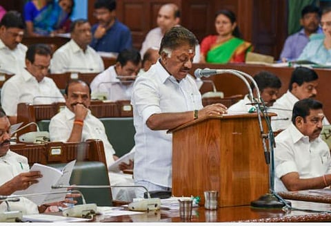'கைதட்டுங்க அண்ணே'- பட்ஜெட் உரைக்கு இடையே கேட்டு வாங்கிய ஓபிஎஸ்