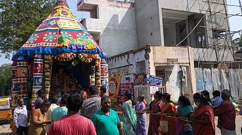 காரைக்காலில் இன்று நடைபெற்ற நித்யகல்யாணப் பெருமாள் கோயில் பிரம்மோற்சவத் தேரோட்டம்