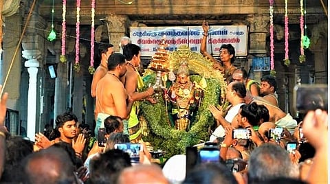 திருச்செந்தூர் மாசித்திருவிழா: சுவாமி சண்முகர் பச்சை சார்த்தி வீதி உலா