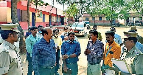 குடியாத்தம் தொகுதிக்கு உட்பட்ட வாக்குச்சாவடி மையங்களில் செய்யப்பட்டு வரும் முன்னேற்பாடுகள் குறித்து மாவட்ட ஆட்சியர் சண்முகசுந்தரம், எஸ்பி செல்வகுமார் ஆகியோர் நேற்று நேரில் ஆய்வு செய்தனர்.