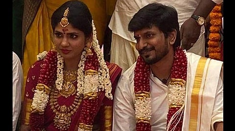 இயக்குநர் தேசிங் பெரியசாமியைக் கரம் பிடித்த அகத்தியனின் மகள்: பிரபலங்கள் வாழ்த்து