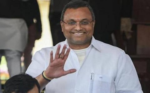 ஒட்டுமொத்த அதிமுகவும் சசிகலாவிடம் சரணடையும்; அன்று நீங்கள் எனக்காக கொண்டாட்டத்துக்கு ஏற்பாடு செய்யுங்கள்: கார்த்தி சிதம்பரம் எம்.பி.