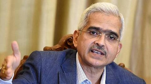 பெட்ரோல், டீசல் மீதான வரியைக் குறைக்க மத்திய, மாநில அரசுகள் நடவடிக்கை எடுக்க வேண்டும்: ரிசர்வ் வங்கி கவர்னர் வலியுறுத்தல்