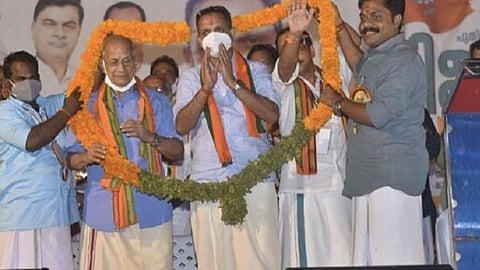 பாஜகவில் முறைப்படி இணைந்தார் ‘மெட்ரோ மேன்’ ஸ்ரீதரன்: வாழ்வின் மிகப்பெரிய தருணம் எனப் பெருமிதம்