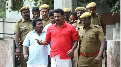 முதல் பார்வை: சங்கத்தலைவன்