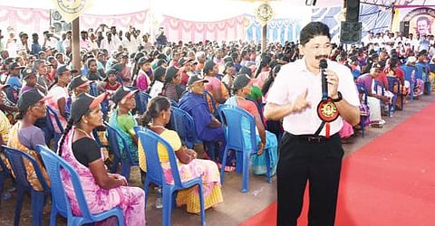 தி.மலை மாவட்டம் புதுப்பாளையம் ஒன்றியம் அம்மாபாளையத்தில் மகளிர் சுய உதவிக் குழுவினர் பங்கேற்ற கூட்டத்தில் பேசும் திமுக எம்பி தயாநிதி மாறன்.