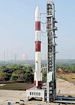 ஹரிகோட்டா ஏவுதளத்தில் புறப்பட தயாராக உள்ள பிஎஸ்எல்வி - சி51 ராக்கெட். படம்: ‘இஸ்ரோ’
