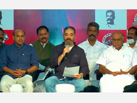 மக்கள் நீதி மய்யத்தில் இணைந்தார் பழ. கருப்பையா: தேர்தலில் போட்டியிடுவார் என கமல் அறிவிப்பு