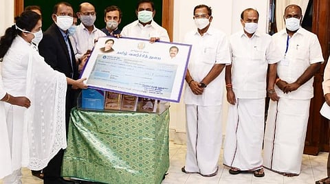 தமிழக அரசு ரூ.1 கோடி நன்கொடை வழங்கியது.