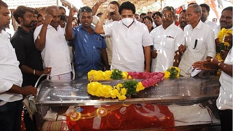 இந்திய கம்யூனிஸ்ட் கட்சி மூத்த தலைவர் தா.பாண்டியன் உடல் சொந்த ஊரில் நல்லடக்கம்