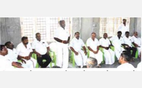 டி.குன்னத்தூரில் உள்ள ஜெயலலிதா கோயில் வளாகத்தில் நடந்த அதிமுக நிர்வாகிகள் ஆலோசனைக் கூட்டத்தில் பேசிய அமைச்சர் ஆர்.பி.உதயகுமார்.