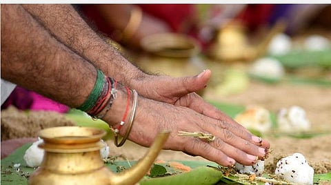 கும்ப ராசி அன்பர்களே! மார்ச் மாத பலன்கள்; பண வரவு உண்டு; தடைகள் நீங்கும்; திறமை வெளிப்படும்; வீண் பிரச்சினை விலகும்