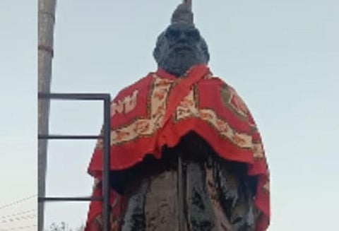 பெரியார் சிலை அவமதிப்பு.