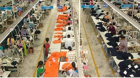 திருப்பூரில் பிரதானமாக உள்ள ஏற்றுமதிக்கான பின்னலாடைத் தொழில்.