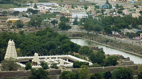 வேலூர் கோட்டையில் உள்ள ஜலகண்டேசுவரர் ஆலயம்.