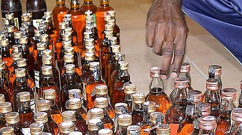 மது பாட்டில்கள் பதுக்குவதை தடுக்க அமலாக்க பிரிவு நடவடிக்கை: மொத்தமாக மதுபானம் விற்பனை செய்ய தடை