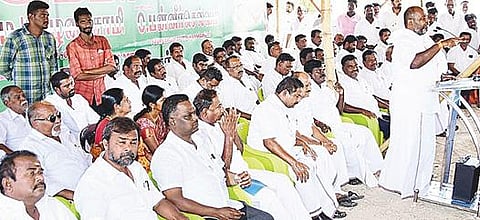 நிர்வாகிகள் கூட்டத்தில் பேசிய அமைச்சர் ஆர்.பி. உதயகுமார்.