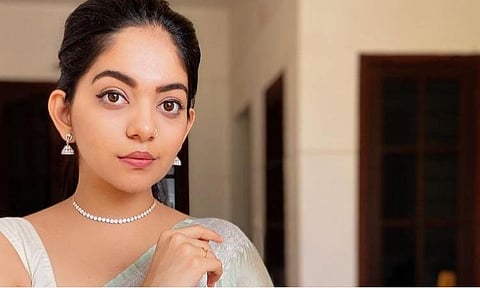 ‘அந்தாதூன்’ மலையாள ரீமேக்கில் இருந்த அஹானா நீக்கம்; அரசியல் காரணமா? - படக்குழுவினர் விளக்கம்