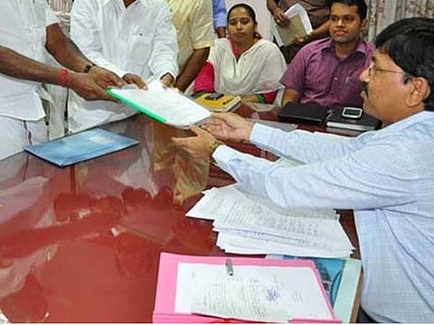 தமிழகம் முழுவதும் வேட்பு மனுத் தாக்கல் தொடங்கியது: ஆன்லைனிலும் தாக்கல் செய்யலாம்