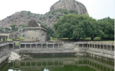 செஞ்சியில் இருவர் மீதும் கட்சி நிர்வாகிகள் அதிருப்தி